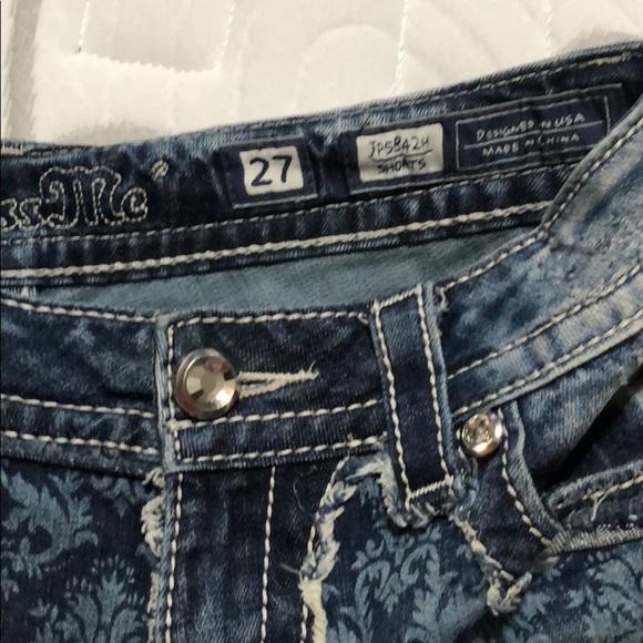 Miss Me stretchy Shorts - Picture 5 of 5